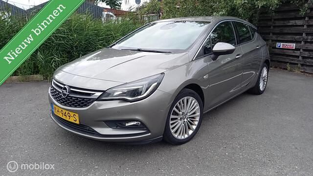 Bruin Gebruikt 2016 Opel Astra Innovation Hatchback | € 3.950 (Eerlijke prijs) - Afbeelding 1/4
