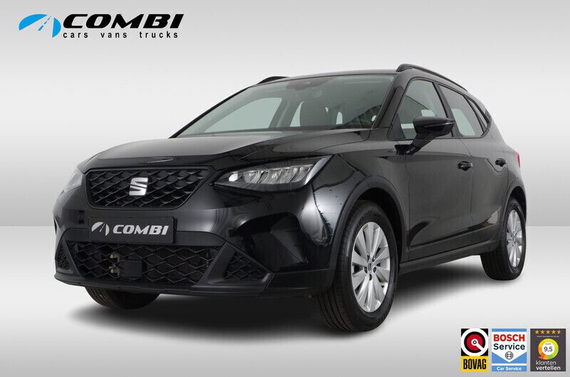 Zwart Gebruikt 2023 Seat Arona Style SUV | € 20.645 (Eerlijke prijs) - Afbeelding 1/4