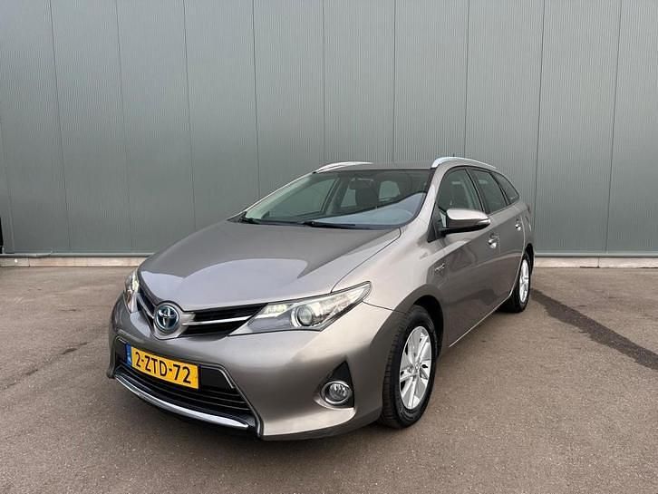 Bruin Occasion 2014 Toyota Auris Touring Sports Stationwagen | € 7.249 (Super prijs) - Afbeelding 1/4
