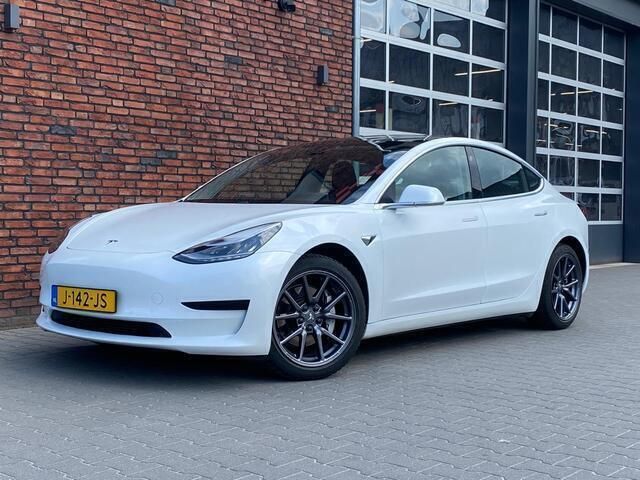 Wit Gebruikt 2020 Tesla Model 3 Standard Range Sedan | € 18.950 (Eerlijke prijs) - Afbeelding 1/4