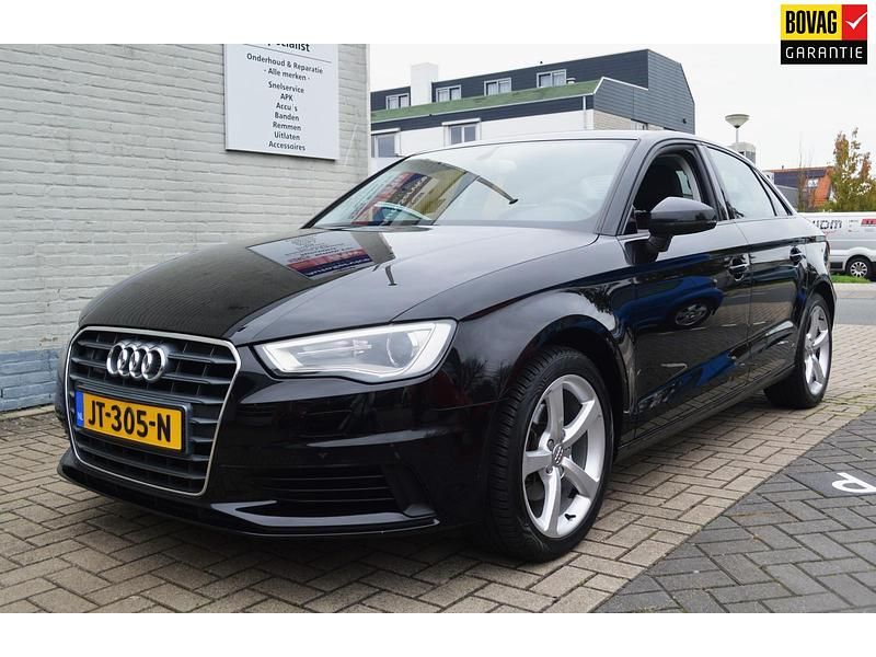 Zwart Occasion 2015 Audi A3 Ambiente Sedan | € 15.500 (Eerlijke prijs) - Afbeelding 1/4