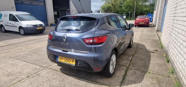 Occasion Renault Clio IV LIMITED 90 PK (66 kW) 2019 Grijs, metallic lak Hatchback