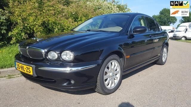 Zwart, metallic lak Gebruikt 2001 Jaguar X-type Executive Sedan | € 4.950 (Duur) - Afbeelding 1/4