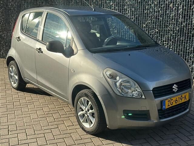Grijs Gebruikt 2011 Suzuki Splash Hatchback | € 2.750 (Goede deal) - Afbeelding 1/4