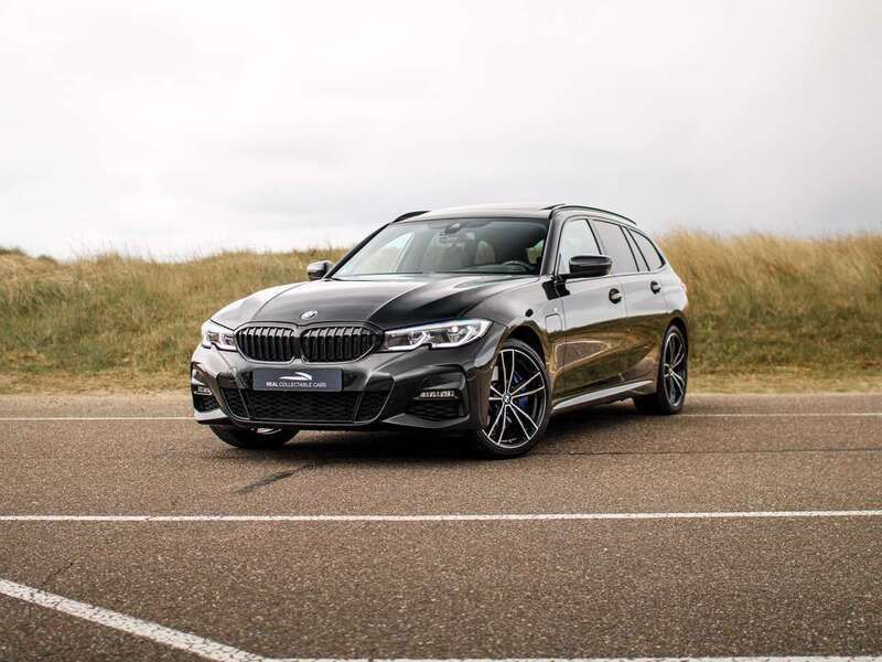 Zwart Gebruikt 2021 BMW 330e M Sport Stationwagen | € 39.950 (Iets duurder) - Afbeelding 1/4