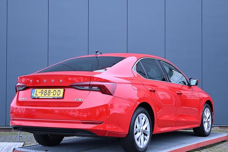 Occasion Skoda Octavia Business Line 2021 Rood Hatchback