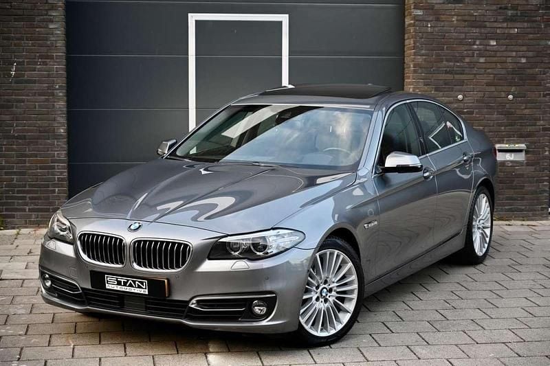 Grijs, metallic lak Gebruikt 2015 BMW 535 Executive Sedan | € 20.950 (Eerlijke prijs) - Afbeelding 1/4