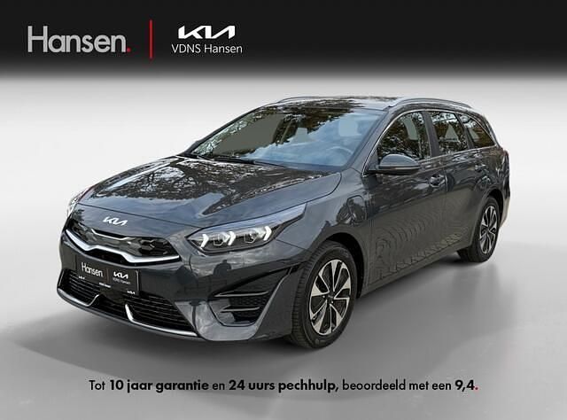 Grijs Gebruikt 2023 Kia Ceed Hatchback | € 23.945 (Eerlijke prijs) - Afbeelding 1/4