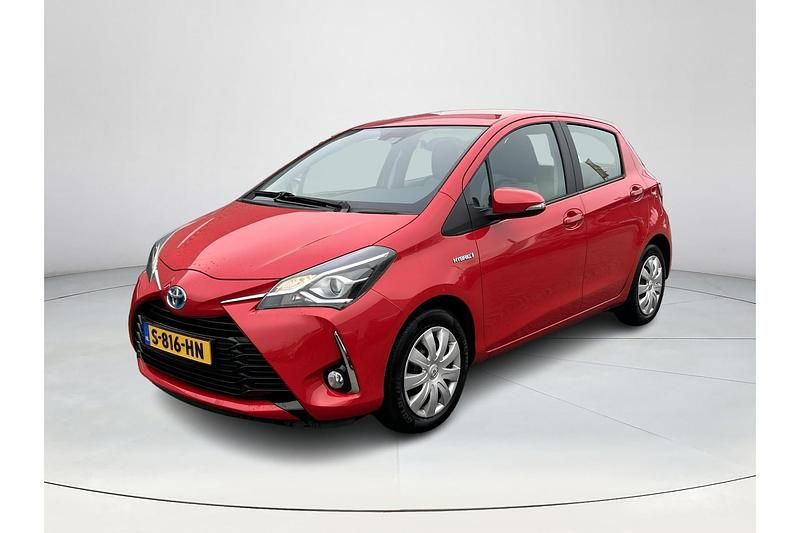 Rood Occasion 2018 Toyota Yaris Hybrid Active Hatchback | € 16.400 (Eerlijke prijs) - Afbeelding 1/1