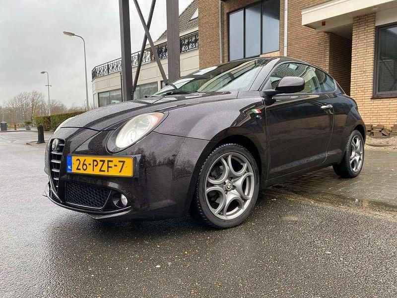 Zwart Gebruikt 2011 Alfa Romeo MiTo Hatchback | € 2.500 - Afbeelding 1/4