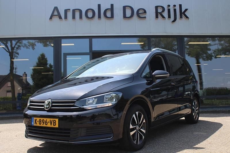 Zwart, metallic lak Gebruikt 2020 VW Touran Highline MPV | € 29.950 (Iets duurder) - Afbeelding 1/2
