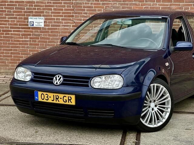 Occasion VW Golf IV 105 PK (77 kW) 2002 Blauw, metallic lak Hatchback