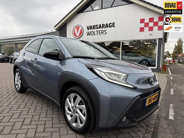 Grijs Gebruikt 2025 Toyota Aygo X SUV | € 22.950 - Afbeelding 1/4