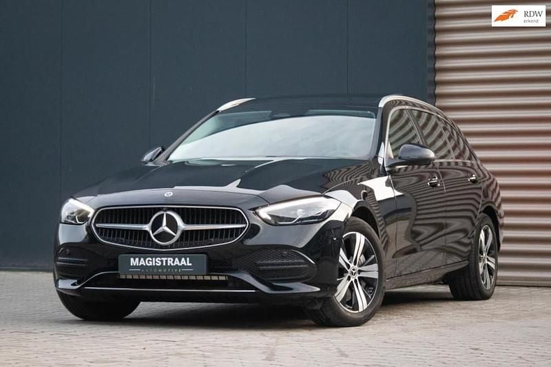 Zwart Occasion 2023 Mercedes C300e Luxury Stationwagen | € 39.950 (Goede deal) - Afbeelding 1/4