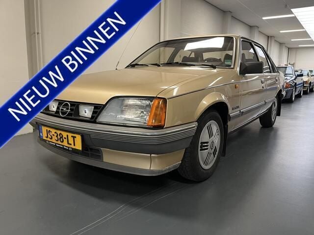 Beige Gebruikt 1983 Opel Rekord S Sedan | € 10.950 - Afbeelding 1/4