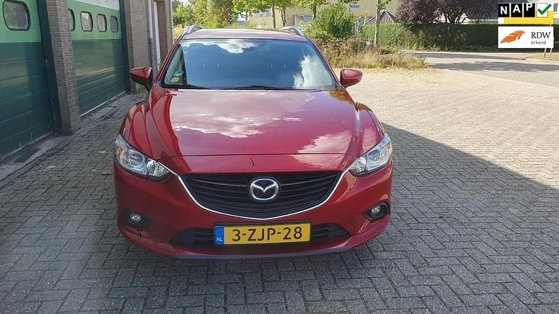 Rood Occasion 2015 Mazda 6 Stationwagen | € 4.450 (Duur) - Afbeelding 1/4