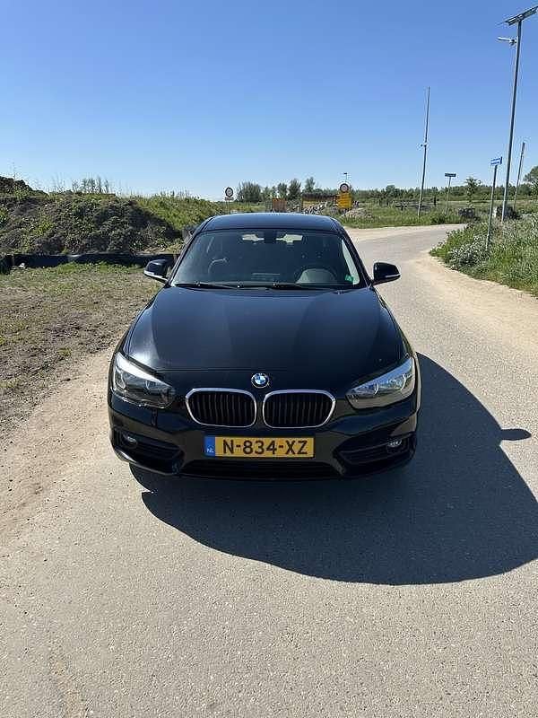Zwart Gebruikt 2015 BMW 116 Sport Line Hatchback | € 8.400 (Super prijs) - Afbeelding 1/4