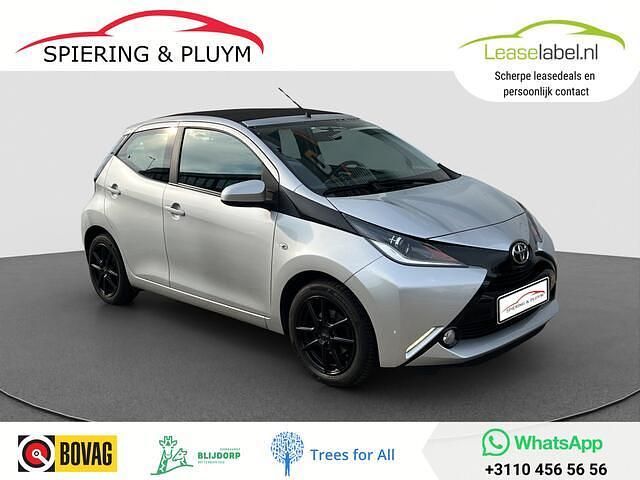 Grijs Gebruikt 2018 Toyota Aygo X-wave Hatchback | € 10.440 (Eerlijke prijs) - Afbeelding 1/4