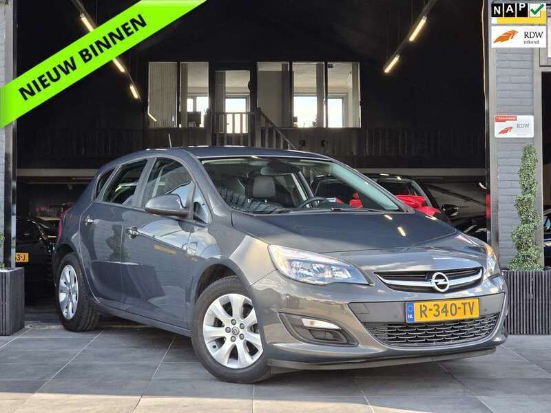 Grijs Gebruikt 2014 Opel Astra Sport Hatchback | € 6.994 (Eerlijke prijs) - Afbeelding 1/4
