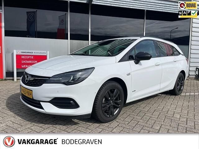 Wit Gebruikt 2021 Opel Astra Design & Tech Stationwagen | € 12.450 (Eerlijke prijs) - Afbeelding 1/4