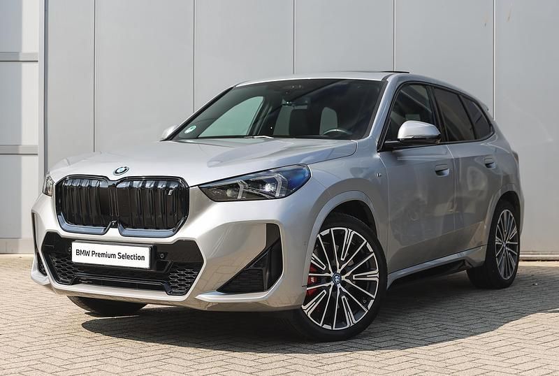 Grijs Gebruikt 2024 BMW iX1 Executive SUV | € 49.950 (Duur) - Afbeelding 1/4