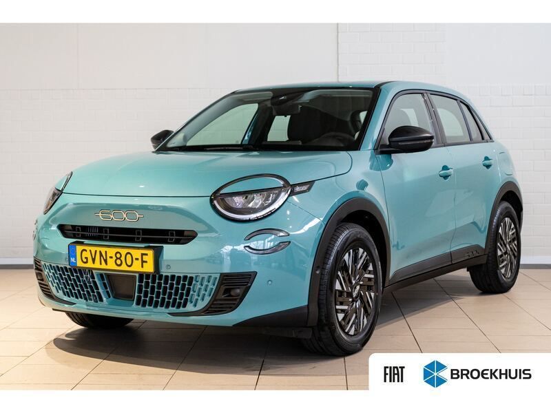 Blauw, metallic lak Gebruikt 2024 Fiat 600 Urban SUV | € 27.695 (Goede deal) - Afbeelding 1/4