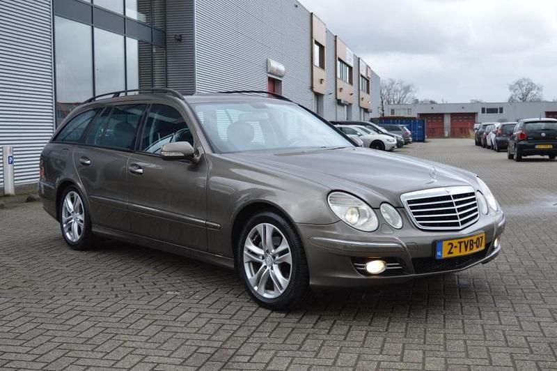 Grijs Occasion 2006 Mercedes E280 Avantgarde Stationwagen | € 3.499 - Afbeelding 1/2