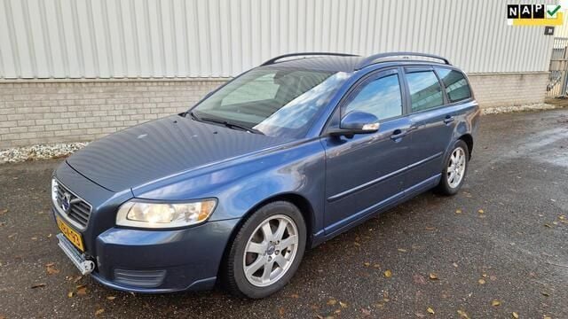 Blauw Gebruikt 2010 Volvo V50 Summum Stationwagen | € 2.950 (Eerlijke prijs) - Afbeelding 1/4