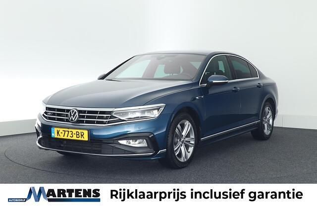 Blauw Gebruikt 2020 VW Passat Business+ Sedan | € 22.949 (Eerlijke prijs) - Afbeelding 1/4