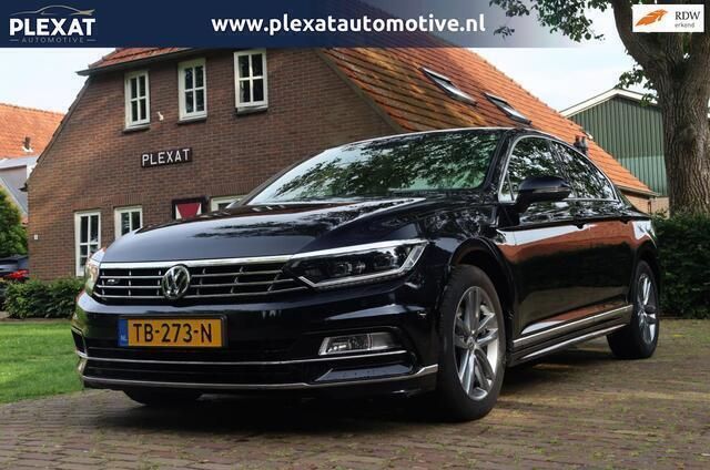Zwart, metallic lak Gebruikt 2018 VW Passat Highline Sedan | € 16.945 (Iets duurder) - Afbeelding 1/4