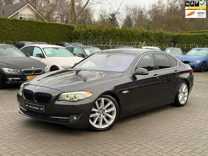 Grijs Occasion 2010 BMW 523 Executive Sedan | € 10.950 (Iets duurder) - Afbeelding 1/4