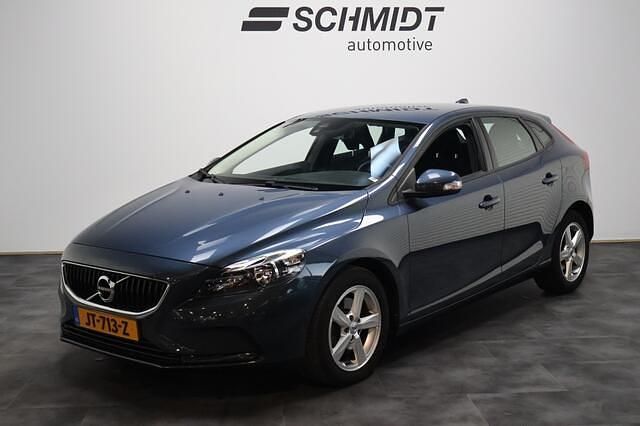 Blauw (metallic) Gebruikt 2016 Volvo V40 Hatchback | € 14.995 (Eerlijke prijs) - Afbeelding 1/4