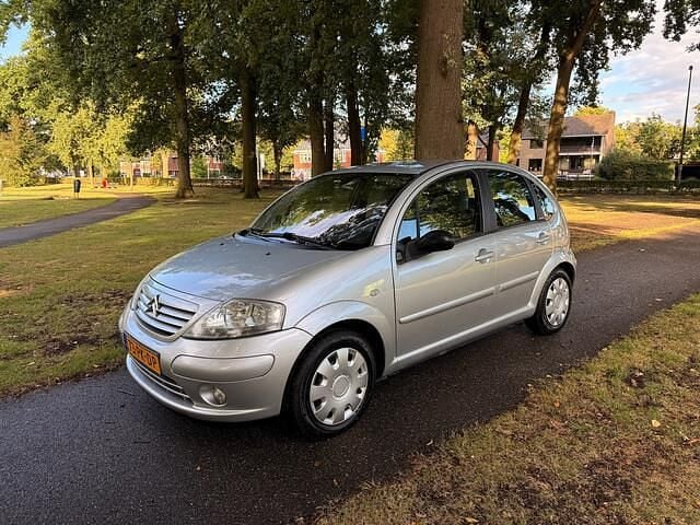 Grijs Gebruikt 2004 Citroën C3 Exclusive Hatchback | € 1.999 (Eerlijke prijs) - Afbeelding 1/4