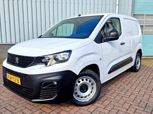 Wit Gebruikt 2021 Peugeot Partner Premium MPV | € 11.995 (Eerlijke prijs) - Afbeelding 1/4