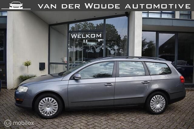 Grijs Gebruikt 2005 VW Passat Comfortline Stationwagen | € 1.350 (Eerlijke prijs) - Afbeelding 1/4