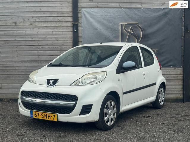 Wit Gebruikt 2011 Peugeot 107 Hatchback | € 2.700 (Eerlijke prijs) - Afbeelding 1/4
