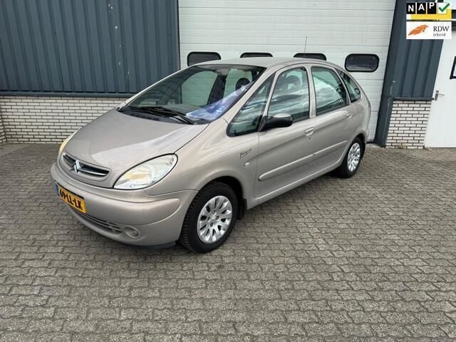 Beige Gebruikt 2003 Citroën Xsara Picasso Exclusive MPV | € 2.750 (Iets duurder) - Afbeelding 1/4