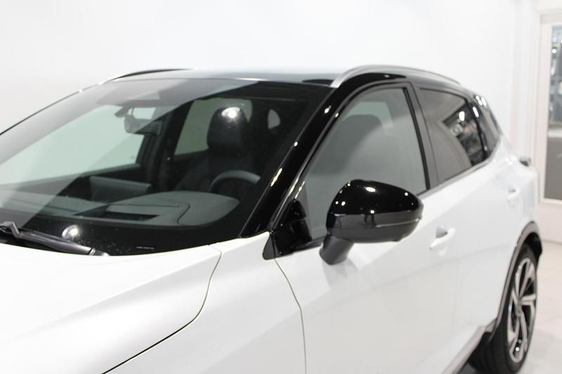 Occasion Nissan Qashqai Tekna+ 158 PK (116 kW) 2025 Pearl wit / zwart dak SUV