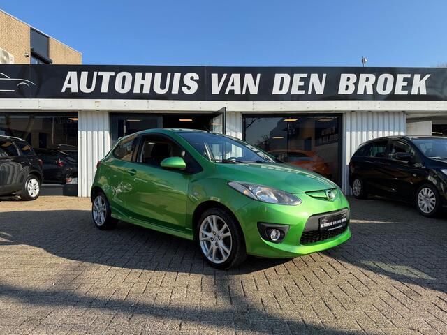 Groen, metallic lak Gebruikt 2009 Mazda 2 Hatchback | € 5.745 (Eerlijke prijs) - Afbeelding 1/4