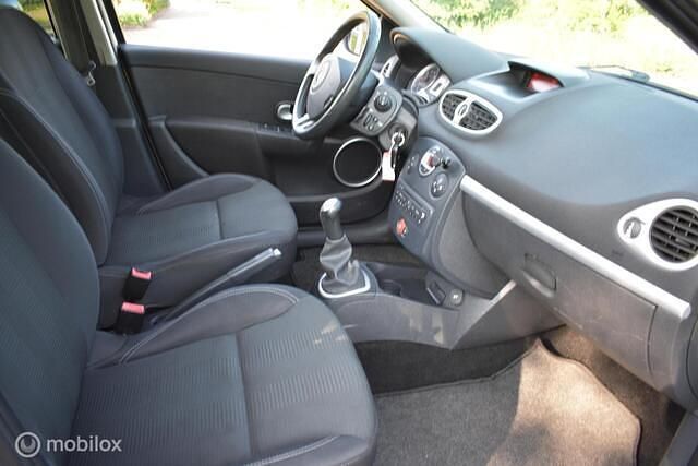 Occasion Renault Clio II Dynamique 75 PK (55 kW) 2009 Wit Hatchback