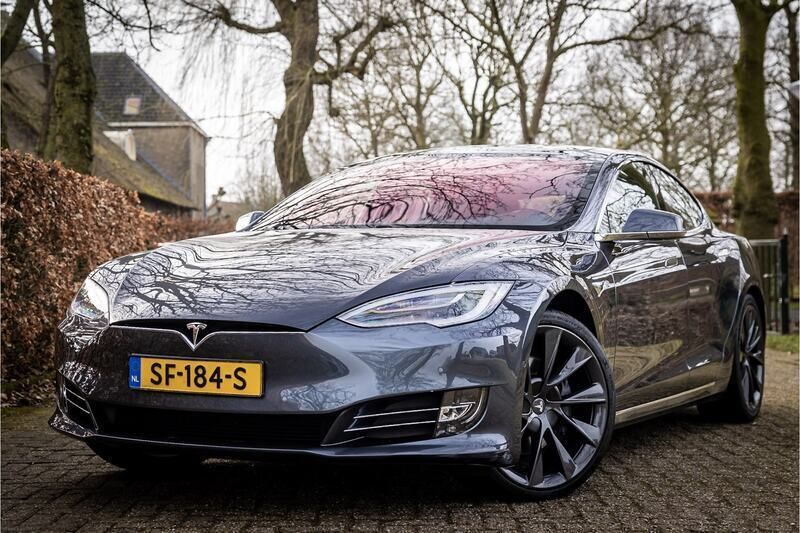 Grijs Gebruikt 2018 Tesla Model S Sedan | € 37.250 (Eerlijke prijs) - Afbeelding 1/4