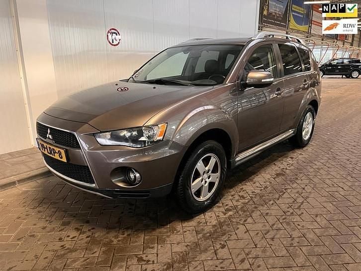Bruin (metallic) Occasion 2010 Mitsubishi Outlander Edition SUV | € 4.350 (Eerlijke prijs) - Afbeelding 1/4
