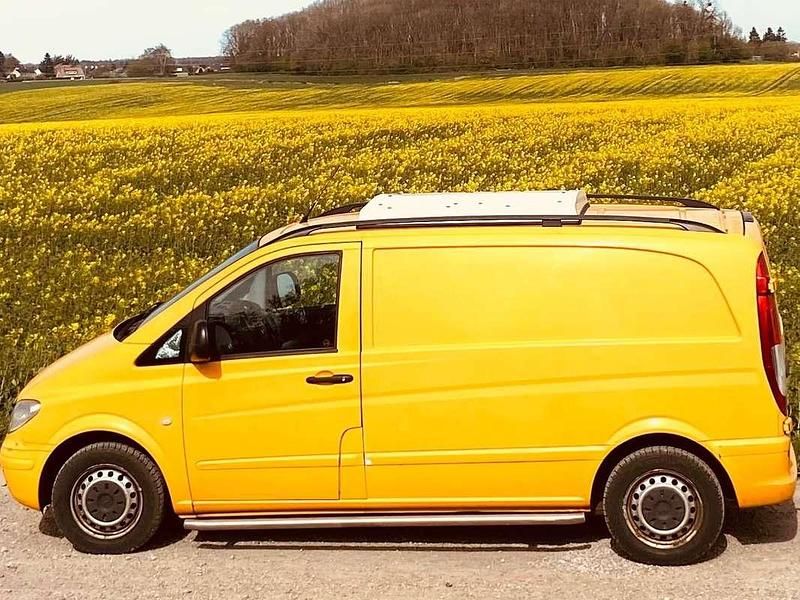 Geel Gebruikt 2006 Mercedes Vito MPV | € 5.000 (Duur) - Afbeelding 1/4