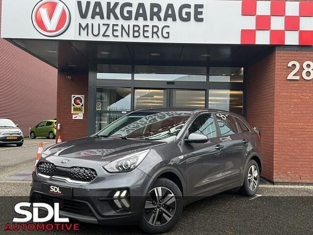 Grijs Gebruikt 2021 Kia Niro SUV | € 19.945 (Super prijs) - Afbeelding 1/4