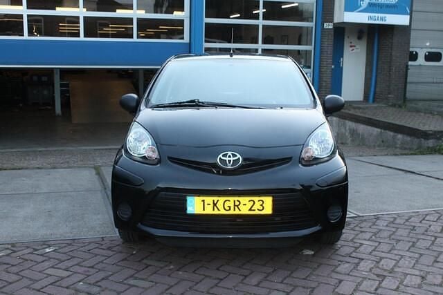 Zwart Gebruikt 2013 Toyota Aygo Comfort Hatchback | € 4.250 (Goede deal) - Afbeelding 1/3
