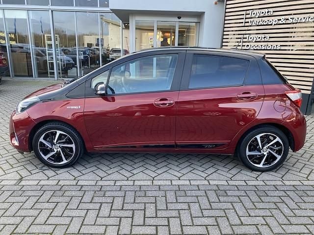 Occasion Toyota Yaris Hybrid Executive 2020 Rood Hatchback