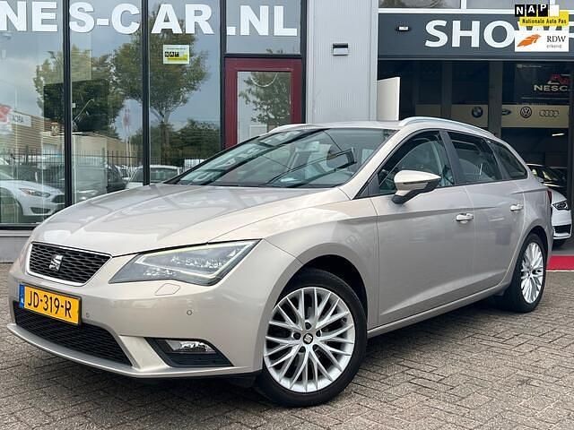 Grijs Gebruikt 2014 Seat Leon ST Business Stationwagen | € 11.499 (Iets duurder) - Afbeelding 1/4