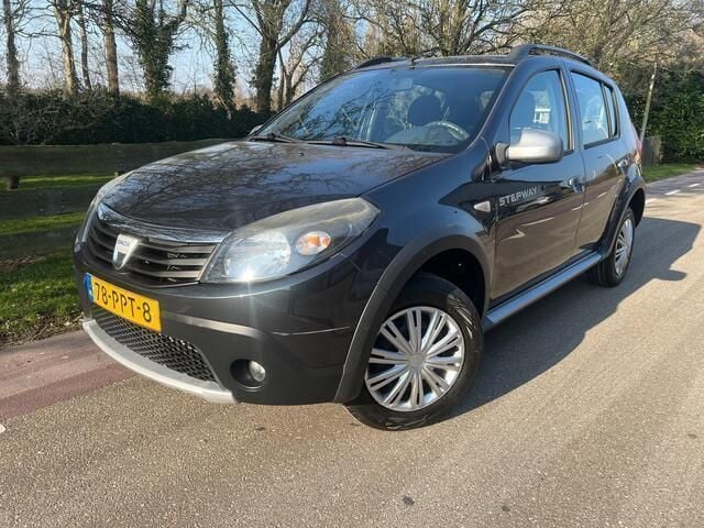 Grijs Gebruikt 2011 Dacia Sandero Stepway Hatchback | € 4.444 (Eerlijke prijs) - Afbeelding 1/4