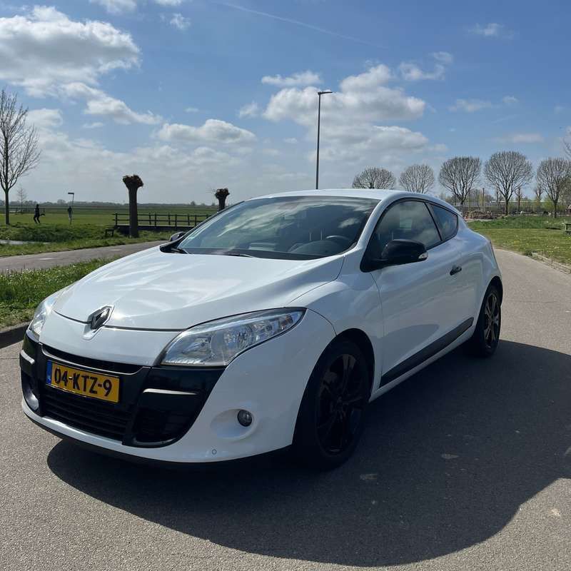 Wit Gebruikt 2010 Renault Mégane Coupé Dynamique Coupé | € 5.499 (Iets duurder) - Afbeelding 1/4