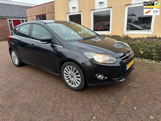 Zwart Gebruikt 2012 Ford Focus Titanium Hatchback | € 5.495 (Eerlijke prijs) - Afbeelding 1/4
